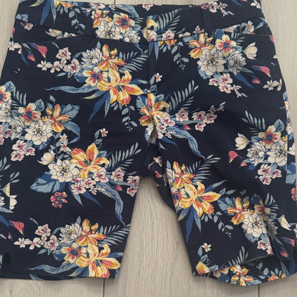 Old Navy Navy Floral Women's Shorts